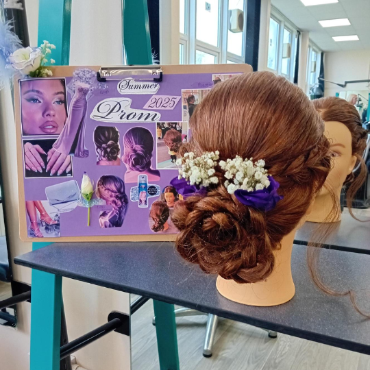 a photo of a mannequin head with a complex hairdo decorated with flowers, next to a moodboard titled "Summer Prom 2025", containing cutouts of elements for inspiration